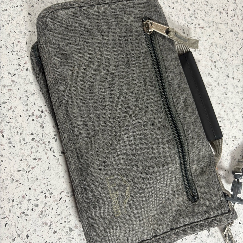 L.L. Bean Wallet - Picture 4 of 4